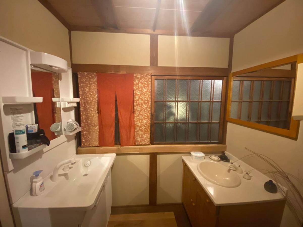 Guesthouse Omoya--全個室--囲炉裏のぬくもりと共にグループの絆を深める古民家宿でゆっくりとした時間を-6名部屋-6名部屋-8名部屋--最大20名-ペット同伴可は一室のみ- 마쓰야마 외부 사진