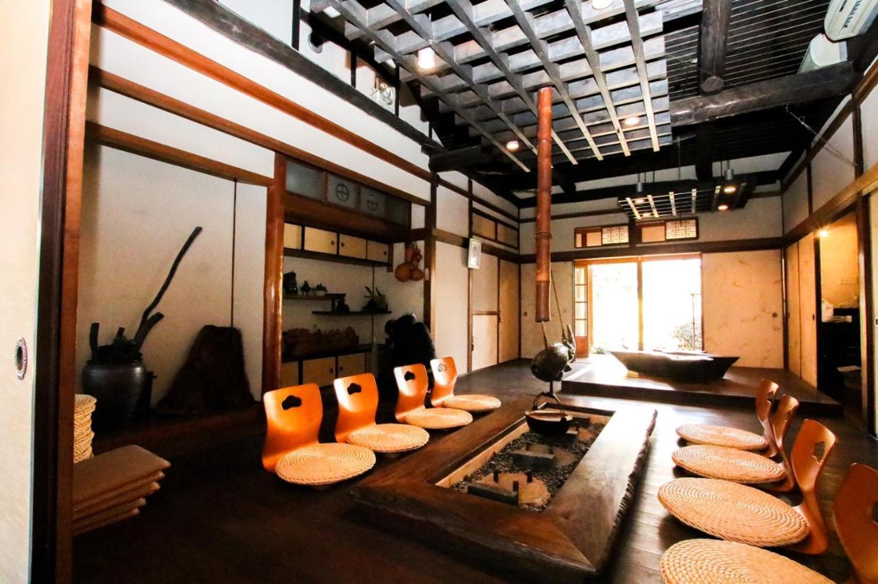 Guesthouse Omoya--全個室--囲炉裏のぬくもりと共にグループの絆を深める古民家宿でゆっくりとした時間を-6名部屋-6名部屋-8名部屋--最大20名-ペット同伴可は一室のみ- 마쓰야마 외부 사진